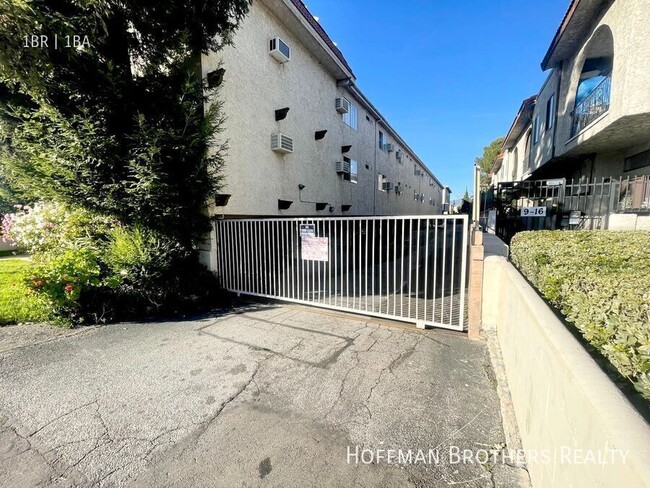 Building Photo - 13253 Vanowen St