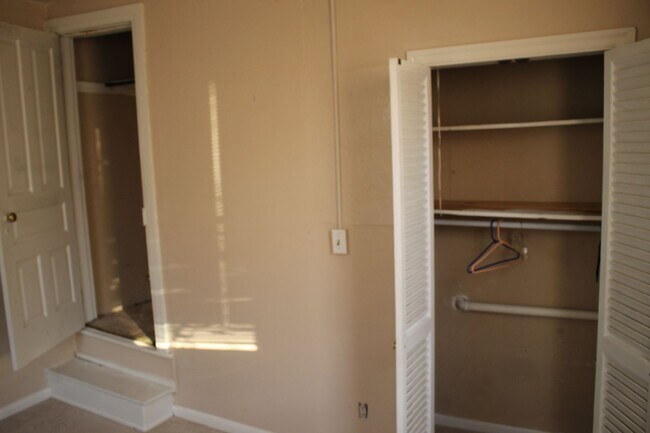 Foto del edificio - 220 S Pleasant Ave