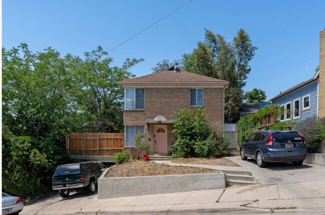 Foto del edificio - Peaceful Studio Apartment Near the Utah Capitol & Downtown Salt Lake City