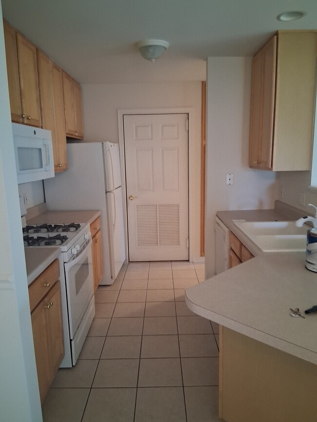 Building Photo - 9729 Wildwood Ct