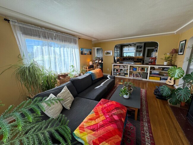 Foto del edificio - Spacious 2 Bedroom Home with Large Open Kitchen