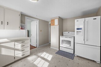 Building Photo - 33 Seagrave St