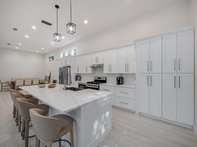 Building Photo - 143 Sunset Bay Dr