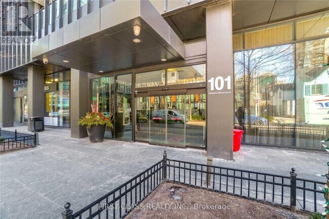 Photo du bâtiment - 101 Charles St E