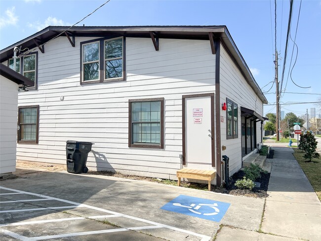 Building Photo - 201 Eastwood St