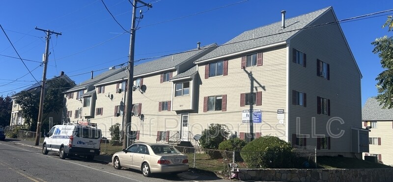 Primary Photo - 871-871 Middlesex St