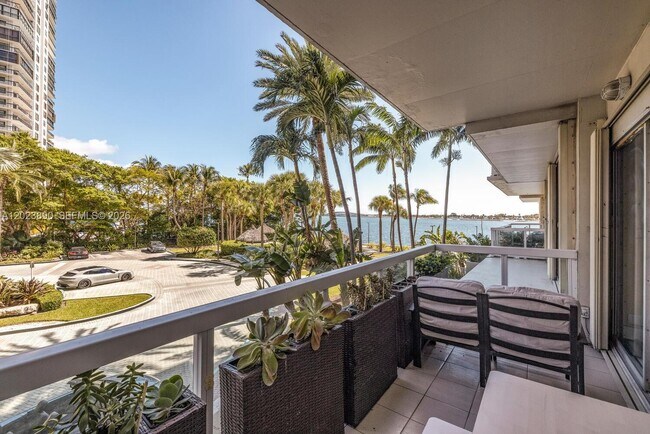 Foto del edificio - 2451 Brickell Ave