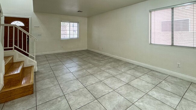 Foto del edificio - Charming 4-Bedroom Home with Covered Patio...