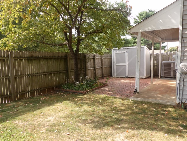 Building Photo - 413 Forest Ct