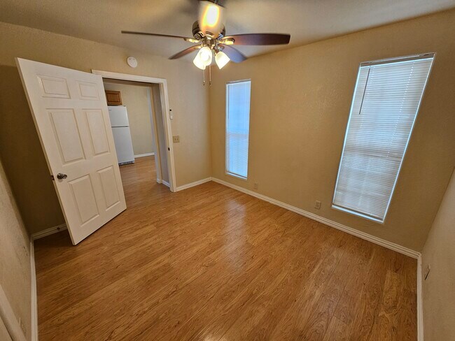 Dormitorio - 305 Pulliam St