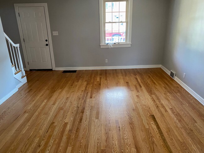 Building Photo - 11 N Colonial Dr