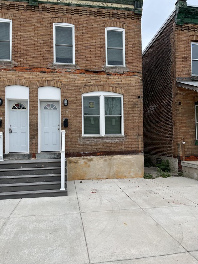 Primary Photo - 219 Lloyd St