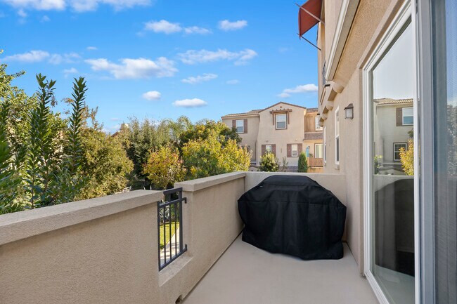 Foto del edificio - 31205 Strawberry Tree Ln