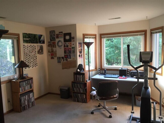 Foto del edificio - 2125 Luann Ln