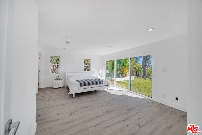 Foto del edificio - 23500 Aetna St