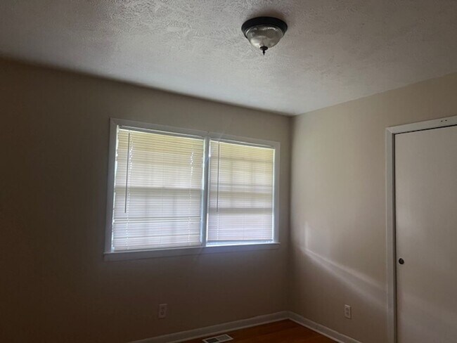 Foto del edificio - 534 Clifford Ave