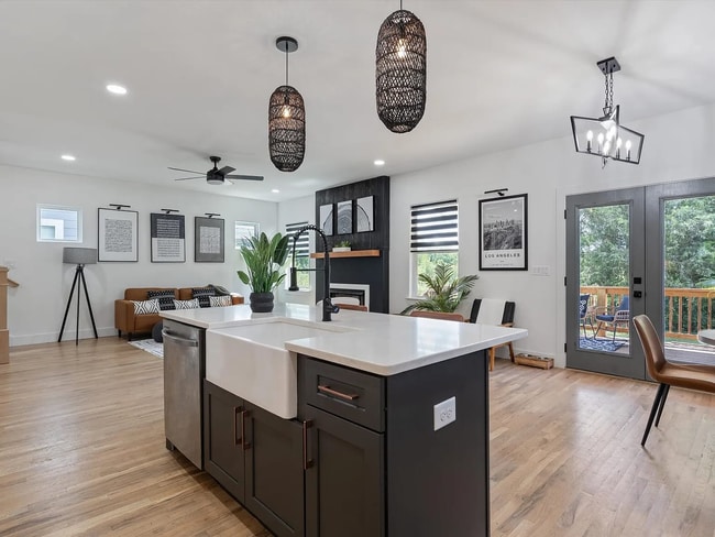 Building Photo - Fully Furnished 3BR Home