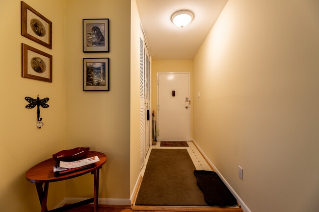 Entryway - 10648 Montrose Ave
