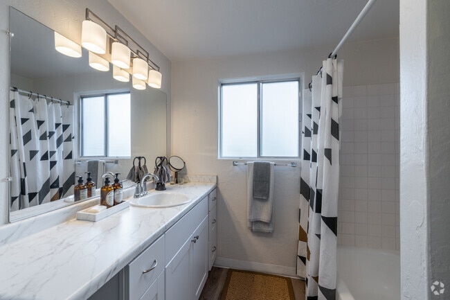 1BE, 1BA - 740SF - Bathroom - Gateway Village