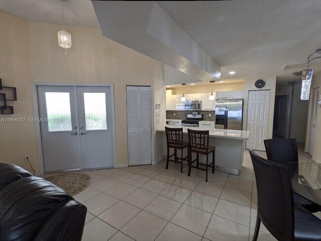 Foto del edificio - 13541 NW 5th Ct