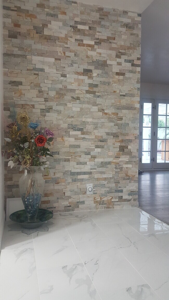 Building Photo - 6432 Reubens Dr