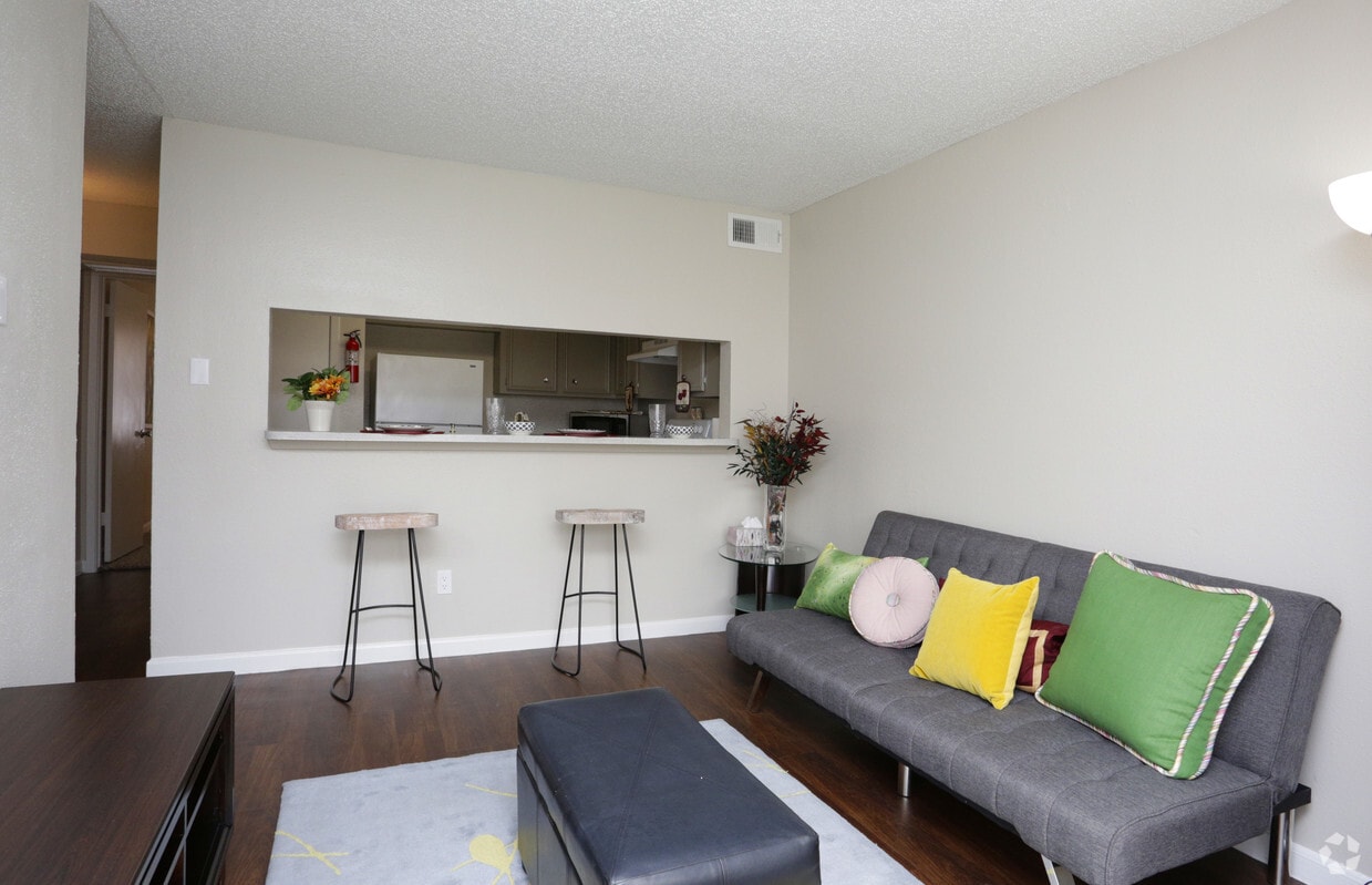 1bed/bath living room - Gateway on Kirkwood