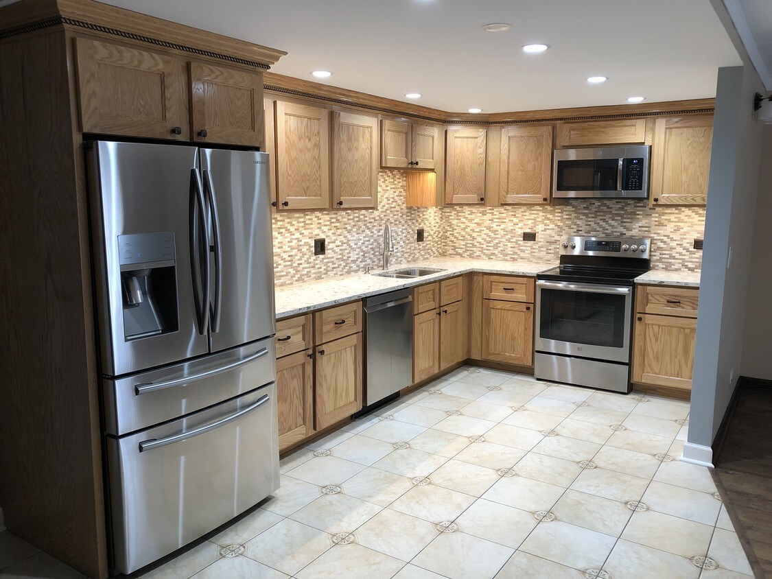 Kitchen - 1547 W Irving Park Rd