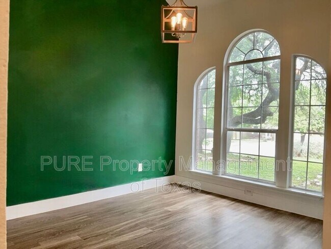 Foto del edificio - 613 Millcreek Ln