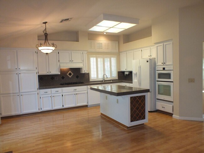 Foto del edificio - Natomas Station 3/2 ranch style home