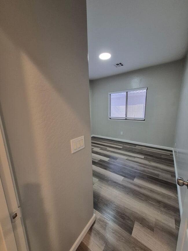 Building Photo - 2494 E Dulcinea Trail