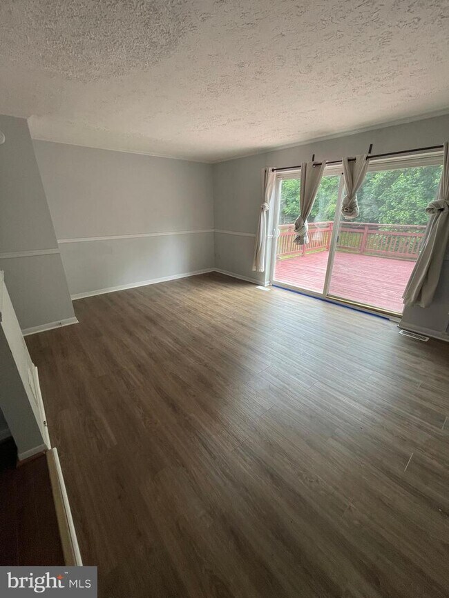 Building Photo - 8538 Pine Run Ct
