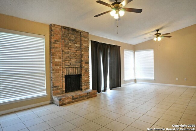 Foto del edificio - 3 Bedroom/2 Bath Ridge Creek Subdivision
