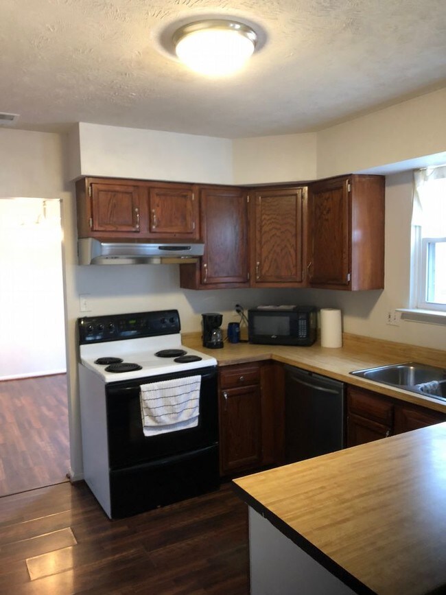 Building Photo - 32 Saint Albans Blvd