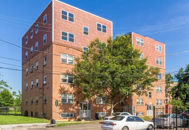 Foto del edificio - 700 51st St NE