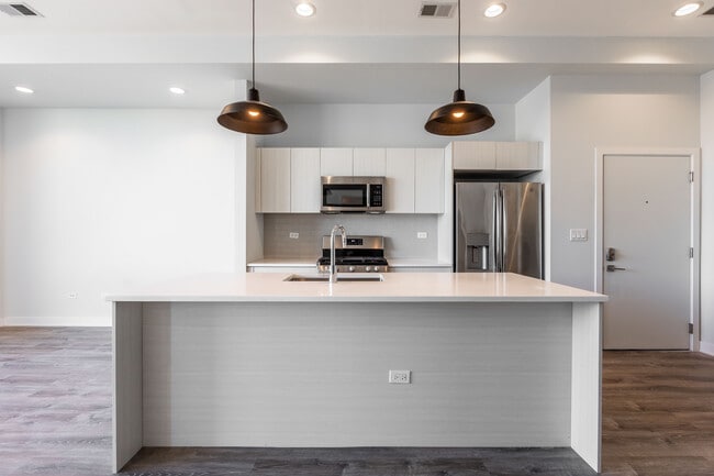 Foto del edificio - 2250 W Lawrence Ave