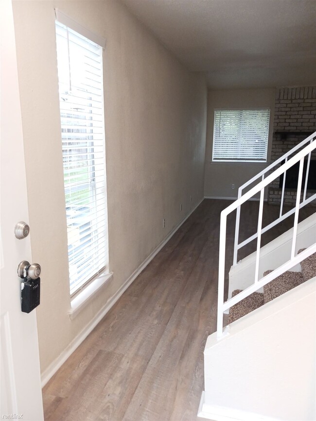 Foto del edificio - 2 br, 1.5 bath Townhome - 817 Betsy Ross D...