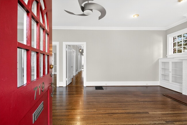 Photo - 719 Elmont Dr House