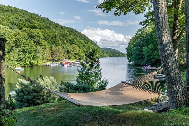 Foto del edificio - 8 Cedar Point Dr