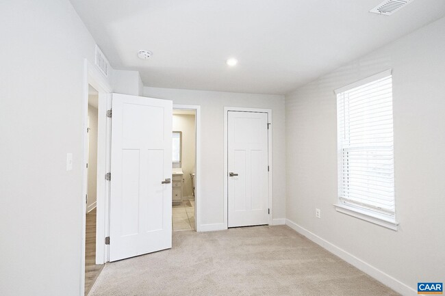 Building Photo - 2045 Landon Ln