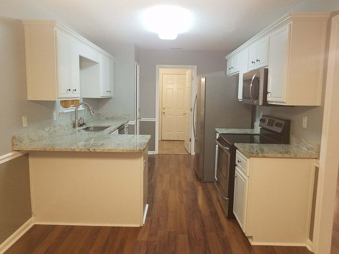 Primary Photo - 5127 Saddle Cir