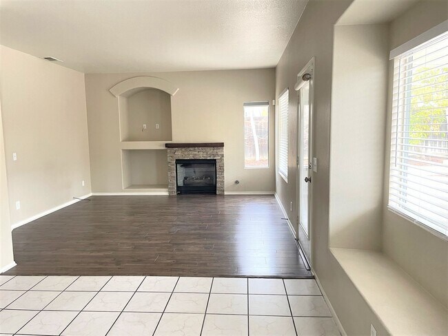 Building Photo - Spacious Murrieta Home For Rent!