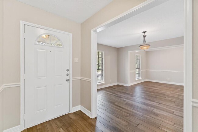 Foto del edificio - 25814 Leafywood Dr