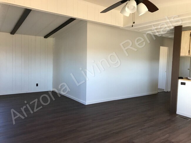 Foto del edificio - SPACIOUS THREE BEDROOM