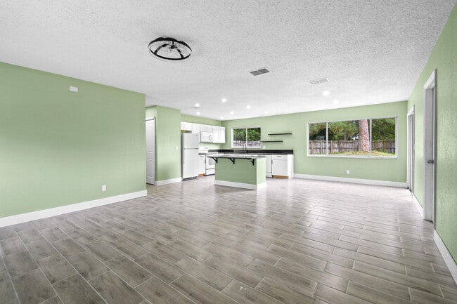 Foto del edificio - 2079 SE Triumph Rd