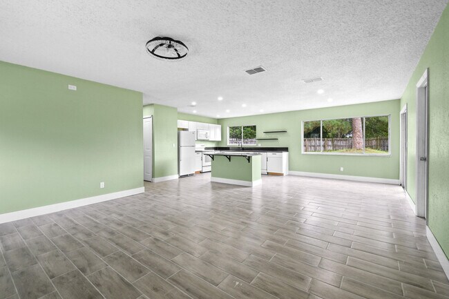 Foto del edificio - 2079 SE Triumph Rd