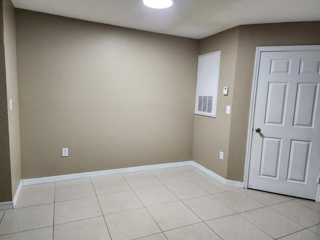 Foto del edificio - 5483 Vineland Rd