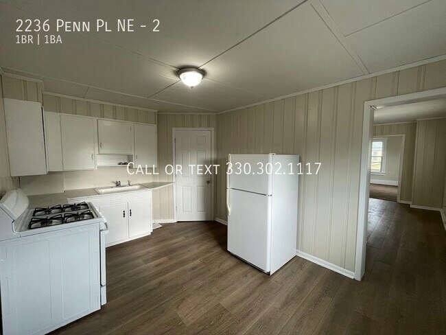 Foto del edificio - One bedroom one bathroom second level apar...