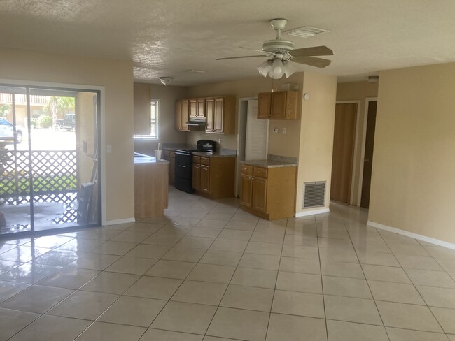 Foto del edificio - 528 Grapefruit Ave