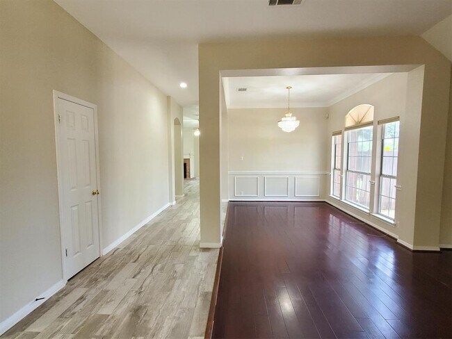 Building Photo - 11000 Rio Vista Dr