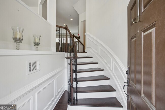 Foto del edificio - 346 Ardmore Ct NW